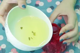 茶叶水里加蜂蜜太厉害了，多亏听了茶叶店老板的提醒，省下不少钱视频封面