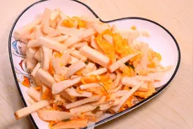 这个季节竹笋不好吃？教你这道竹笋炒鸡蛋，味道太好了视频封面