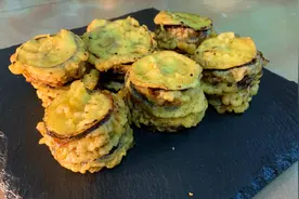 做肉末茄盒很简单，超哥手把手教你，2分钟出师视频封面