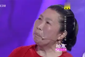 儿子寻亲生父母被养父阻拦，时隔多年台上相见，泪奔全场视频封面