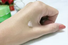 手部皮肤干燥怎么办？只需这几样常见的小东西，让手水嫩一整天视频封面