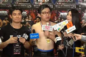 钟培生拳赛毫无悬念胜出，林作败北心情不受影响与裕美当众秀恩爱视频封面