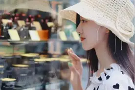 失去一只眼睛会怎样？“单眼女孩”陈晓婷活成学生心中的“女神”视频封面