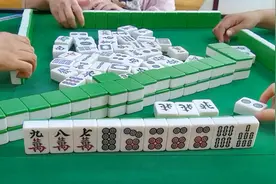 江苏跌倒胡麻将：四个女人一台戏，手忙嘴也停息视频封面