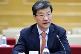 快讯！全国人大常委会决定任命怀进鹏为教育部部长视频封面