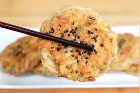 一个莲藕，一勺糯米粉，简单做成藕饼，外酥里糯，好吃到停不下来视频封面