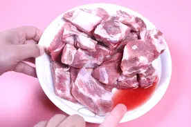 排骨最正确的清洗方法！血水、灰尘自动跑出来，关键营养还不流失视频封面