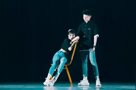 用舞蹈演绎爆火歌曲《心如止水》是一种怎样的体验？视频封面