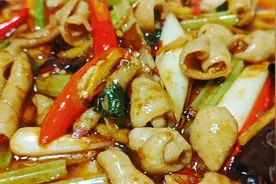 四川特色菜生爆肥肠，偷偷告诉你诀窍，做出来脆嫩好吃，无异味视频封面