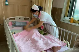 陕西一10岁男童患罕见病仅40斤，医生：治愈希望较小，但不能放弃视频封面