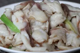 广东名菜姜葱炒生鱼片的做法，入口爽滑，比饭店的还好吃视频封面