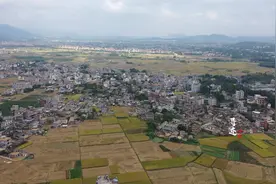 航拍广西玉林北流市的农村，这里地势平坦，谁说广西都是山区的？视频封面