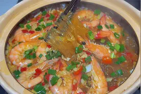 过年经典宵夜，娃娃菜蒜蓉粉丝煲，做法简单鲜香味美香辣开胃暖身视频封面