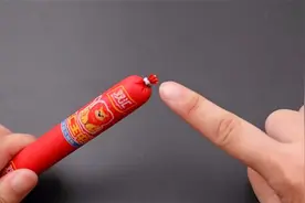 原来火腿肠铝环有个“小机关”，轻轻一碰就撕开，别再用牙齿咬了视频封面