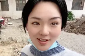 妹子下楼遛狗遇到盖房的，地基挖出一堆石头，随手拣一块发现是玉视频封面
