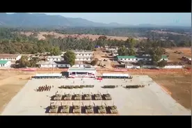 老挝与俄罗斯军队连训，反装甲坦克和步兵战车参战视频封面