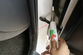 开关车门有咯吱的异响声，老司机教你一招，自己动手1分钟搞定视频封面