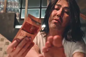 精英律师沦落成抠脚大汉，挑战道德与正义的底线视频封面