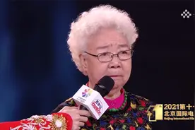 “你们年轻 我也年轻 我的年轻藏在心房” 田华含泪追忆演艺时光视频封面