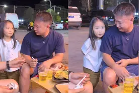 朋友给爸爸递烟，女儿一个眼神爸爸立马认怂，妈妈：妥妥女儿奴视频封面