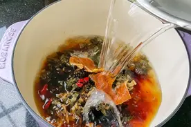 外面卖的五香卤味为什么那么好吃？原来做法有诀窍，铁头教你一锅视频封面