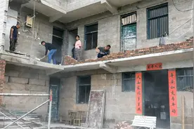 农村房屋翻修8：为了加固阳台，拆掉06砖，这样做合不合适视频封面