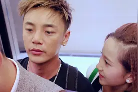 超级翁婿：小伙着急面试把姑娘挤下电梯，却不知她是面试公司老板视频封面