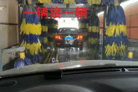 加油站旁自动洗车机能用吗？会不会刮伤车漆，老司机演示给你看