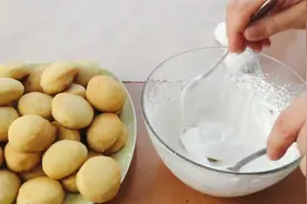 贤惠的阿姨自己教学美食，教你在家做好吃的，喷喷香的面丸子视频封面