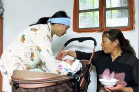 宝宝出生第23天，脸上长满痘痘哭闹不止，真是让人揪心视频封面