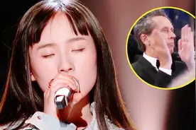 00后中国女孩，竟登上美国NASA舞台献唱，全场老外拍手叫绝！视频封面