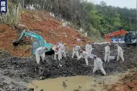 MU5735救援现场挖掘机陷入淤泥视频封面