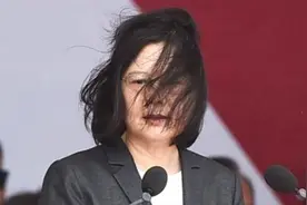 疫苗优先让权贵打，普通人只配用垃圾？台湾民众爆发，蔡英文慌了视频封面