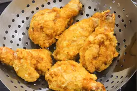 厨师长教你在家做炸鸡腿，外酥里嫩，比快餐店卖的更香更入味视频封面