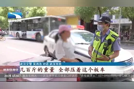 【随警实录】拖车违规载人 交警温情执法暖人心视频封面