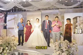 婚礼上爸爸妈妈的专属环节，不那么尴尬和煽情的感恩父母环节。视频封面