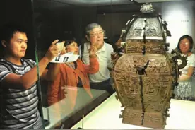 农民挖得一青铜器，价值举世无双，国家出手也要把它买回来视频封面