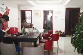 体验全国最高层青旅，62层观景阳台，一览重庆城市全景视频封面