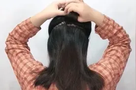 辣妈流行草莓辫，轻松两步就搞定，好看一整天视频封面