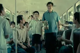 父辈：徐峥带儿子推销药酒，两人互动我能笑一年，开口就全是套路视频封面