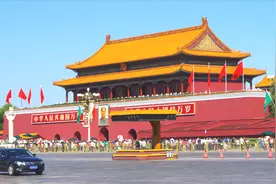 第一次登上了天安门城楼，从城楼位置看天安门广场，非常的震撼视频封面