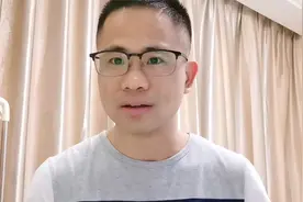 网友买车4S店不给合格证，小哥出招解决，这样的4S店不能惯着视频封面
