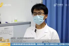 建筑工人中暑晕倒在楼顶，医生化身“蜘蛛侠”，徒手爬楼及时施救视频封面