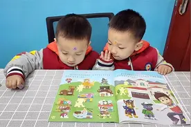 叮叮当当把小狗狗贴纸书完成了！视频封面