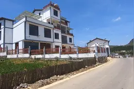 实拍云南新农村，家家户户都是小楼房，人民生活太幸福了!视频封面