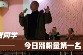 张同学持续登顶热搜榜，全网都在农村小伙的视频里过日子视频封面