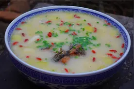 广式鲫鱼木瓜汤的做法，配方和步骤全告诉你，厨房小白也能学会视频封面