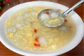 “米酒汤圆”在家怎么煮才好喝？大厨分享正确做法，满满的小技巧视频封面