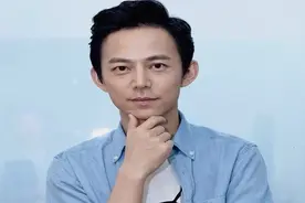 中国第一主持人！何炅的年薪究竟有多高？答案说出来你都不敢信视频封面