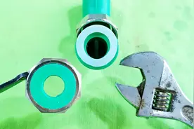 水电技术扫盲：这才是缠生料带的正确方法，很多人连顺序都搞错了